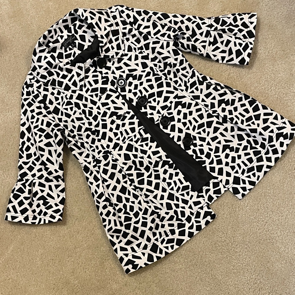 Women's Black & White Geometric Print Coat